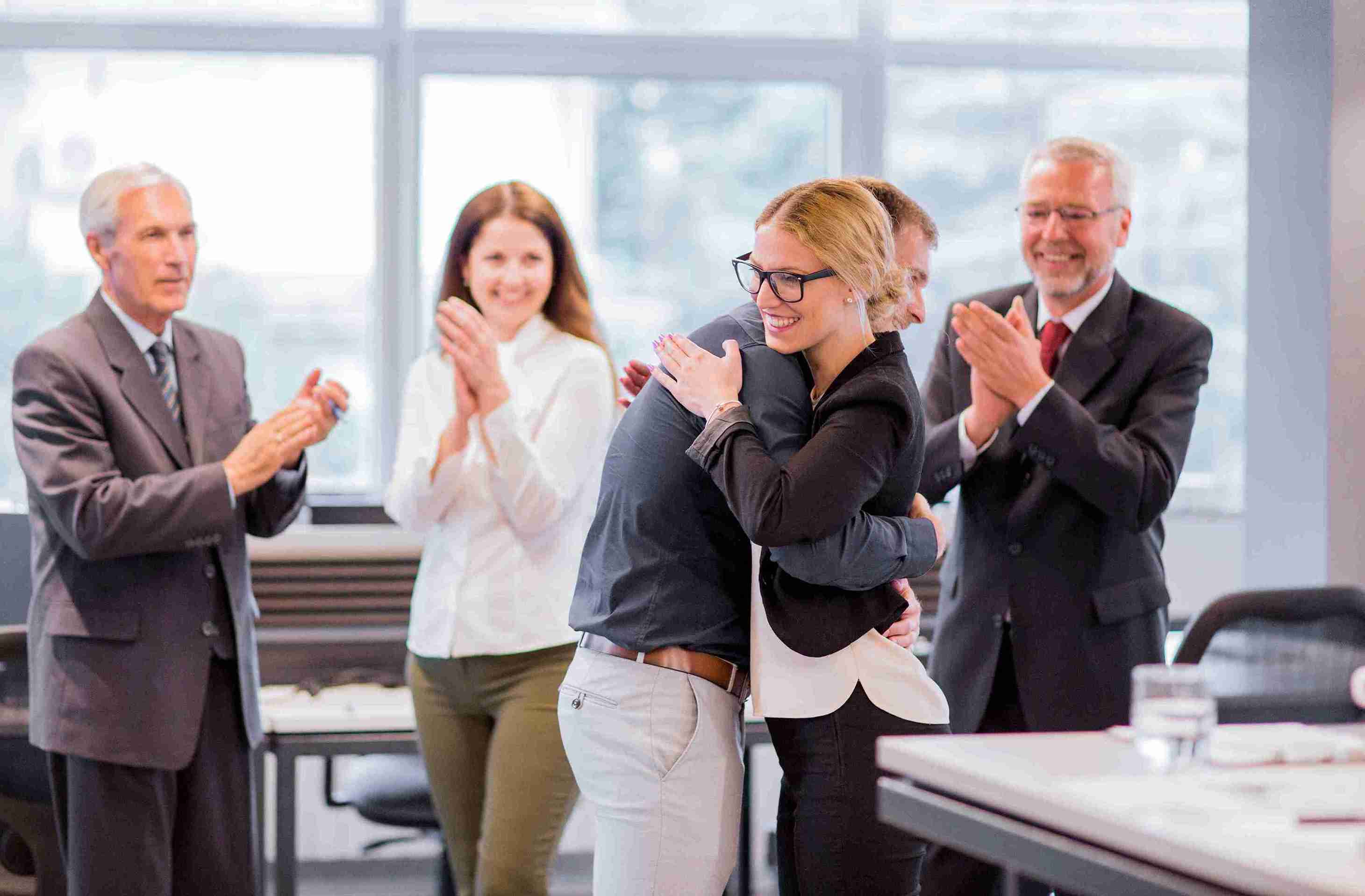 Profesional desarrollando habilidades digitales